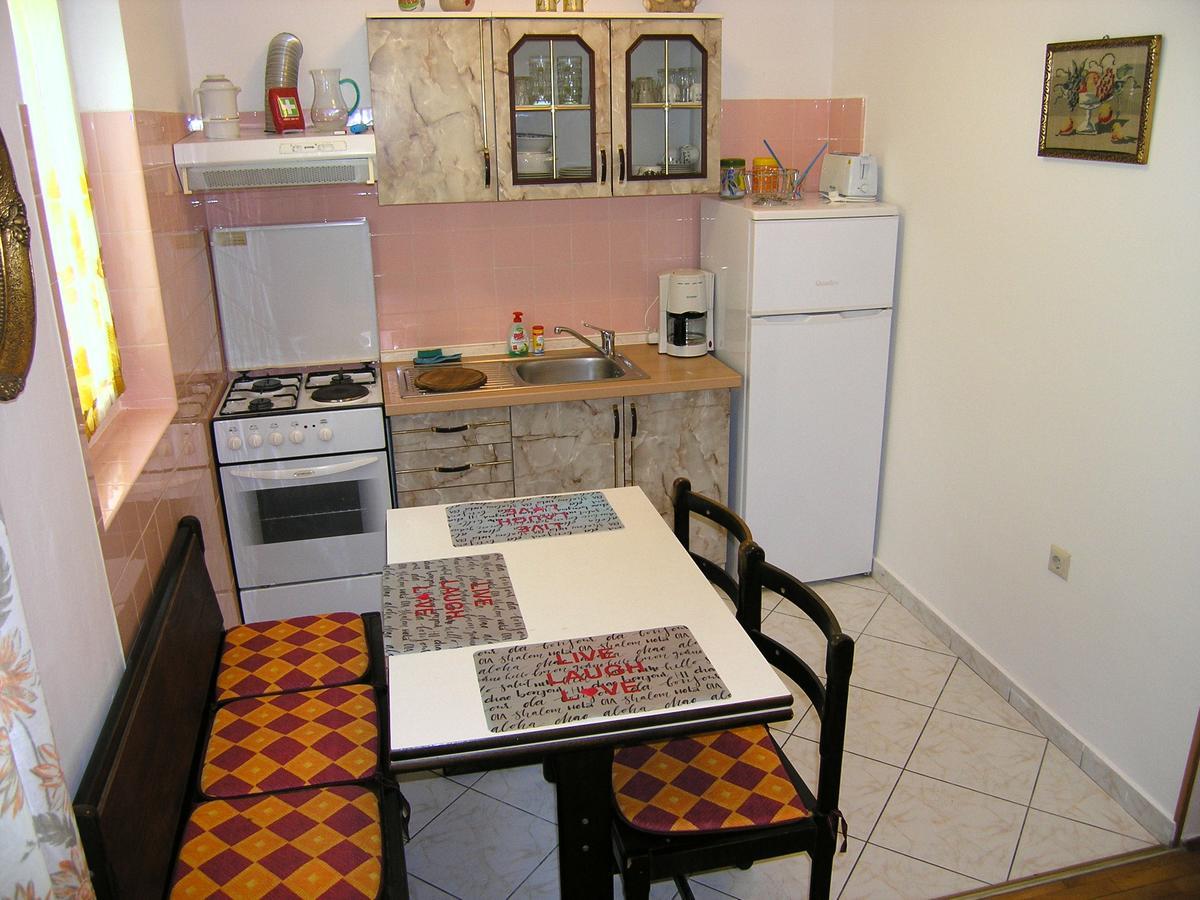 Apartmani Iskra Krk Town Exterior foto
